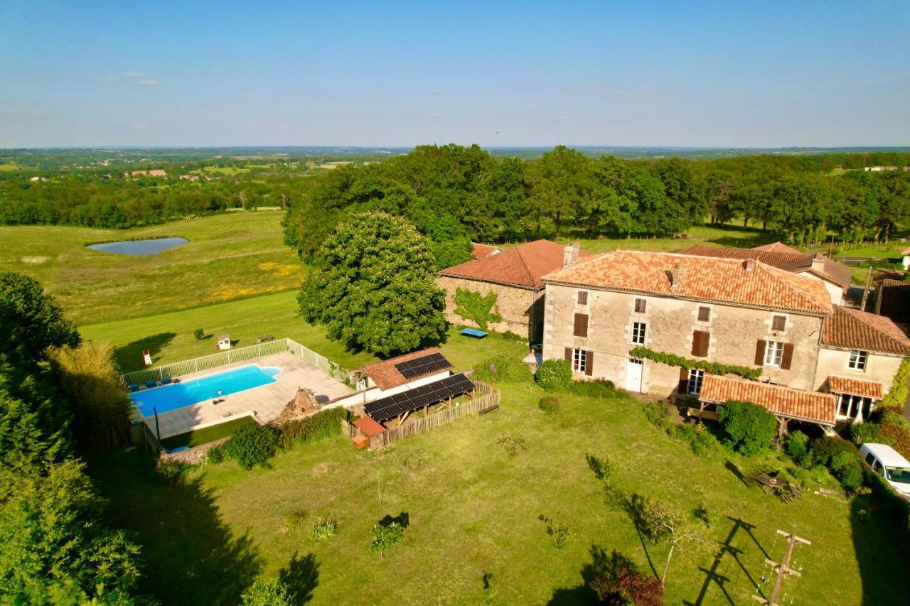 A L'Ombre Du Marronnier GITES La Peruse Extérieur photo