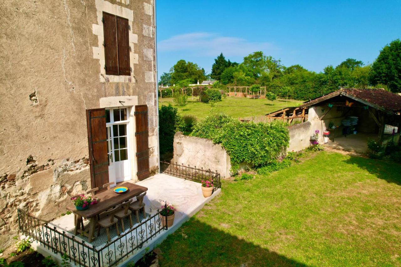A L'Ombre Du Marronnier GITES La Peruse Extérieur photo