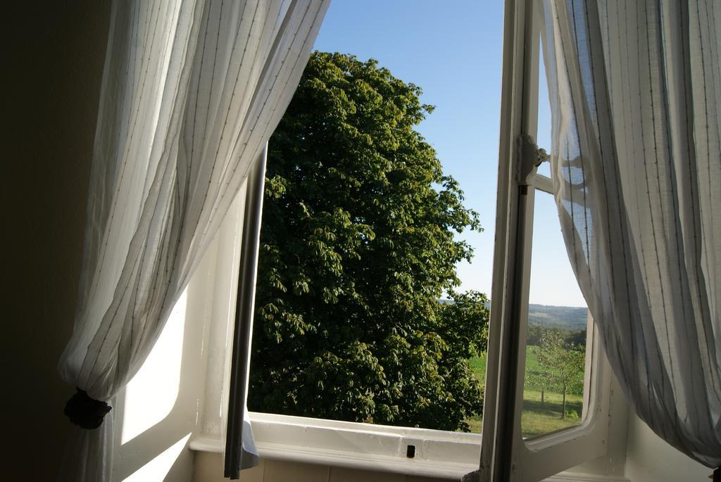 A L'Ombre Du Marronnier GITES La Peruse Chambre photo